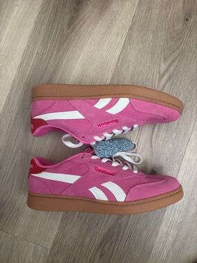 New Women’s Reebok Pink Suede Lace-Up Sneakers